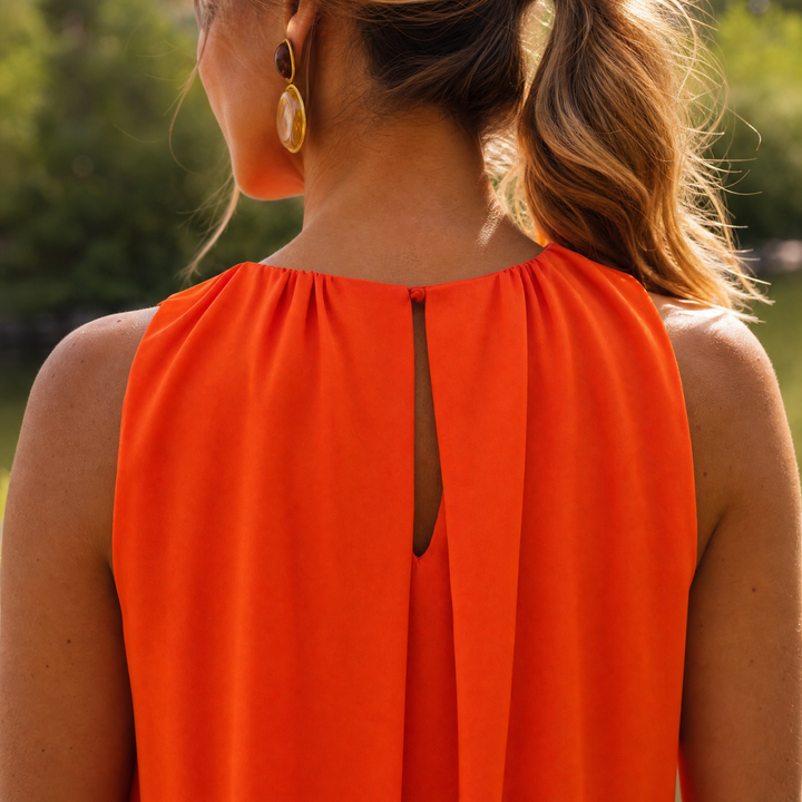 Ella | Vestido midi sin mangas con cuello alto y diseño fluido